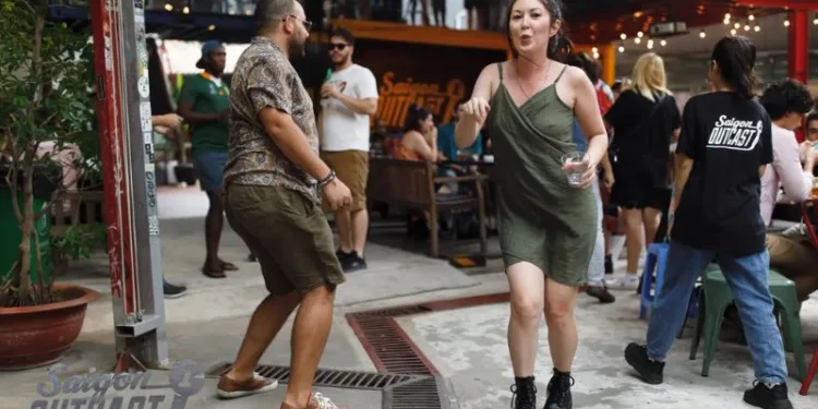 Khám phá không gian nghệ thuật độc đáo tại Saigon Outcast