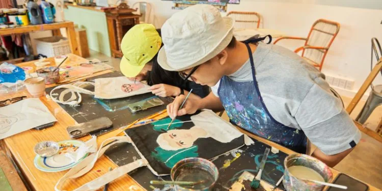 Thư giãn cuối tuần tại các buổi workshop vẽ tranh Sài Gòn