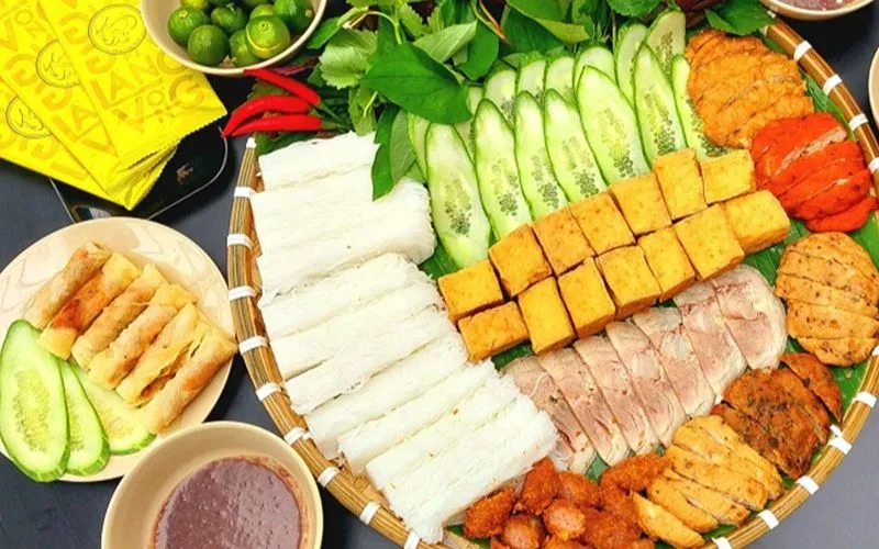 Bún đậu mắm tôm từ lâu đã trở thành món ăn đường phố phổ biến tại Sài Gòn