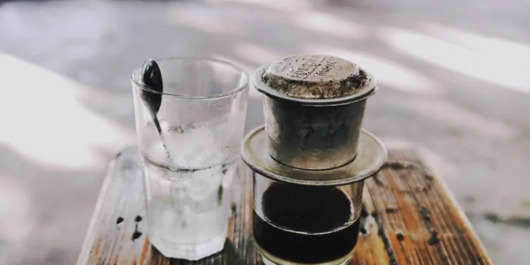 Thảnh thơi ngắm phố tại các cà phê bệt Sài Gòn