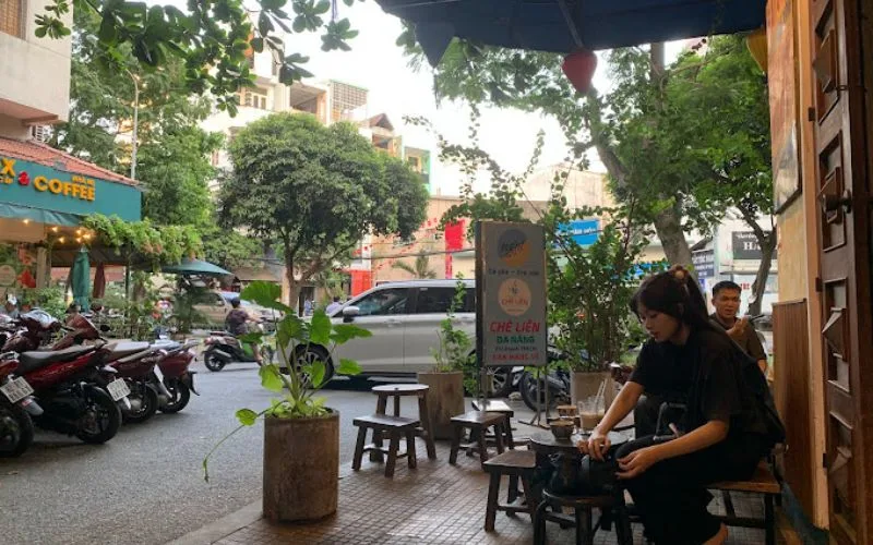 Ngọt Cafe tái hiện một Sài Gòn xưa với không gian nhỏ xinh nhưng đầy chất vintage