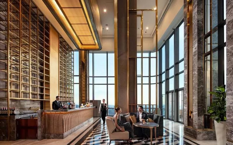 Vinpearl Luxury Landmark 81có view hồ bơi vô cực tầng cao