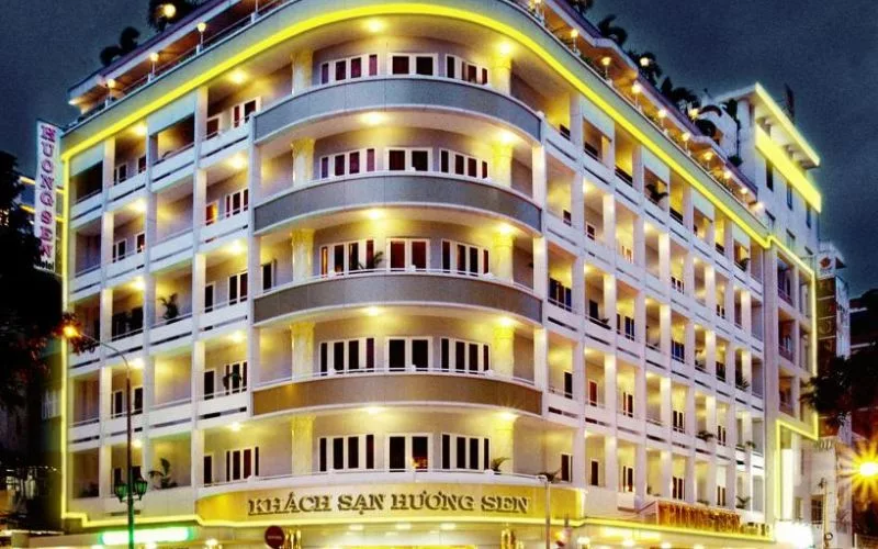 Huong Sen Hotel là một địa điểm nổi bật và thoải mái