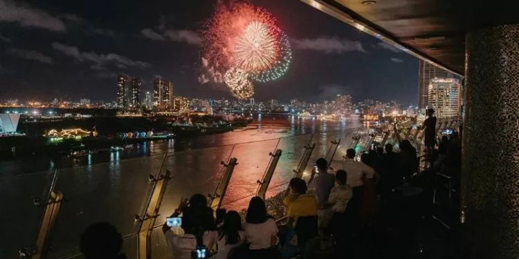 Top 5+ Khách sạn ngắm pháo hoa Sài Gòn chân thực rõ nét nhất 6 Khách sạn ngắm pháo hoa Sài Gòn – Tận hưởng cảnh sắc rực rỡ ngay từ phòng nghỉ