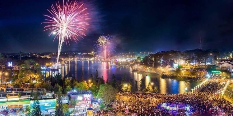 Lịch bắn pháo hoa Đà Lạt 2025 cập nhật mới nhất, chuẩn nhất 8 Bắn pháo hoa Đà Lạt" – Khám phá những màn trình diễn ánh sáng tuyệt đẹp