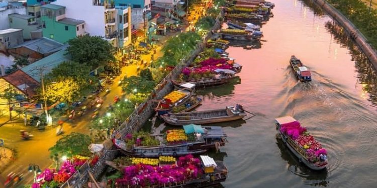 Mùng 1 Tết đi đâu ở Sài Gòn?