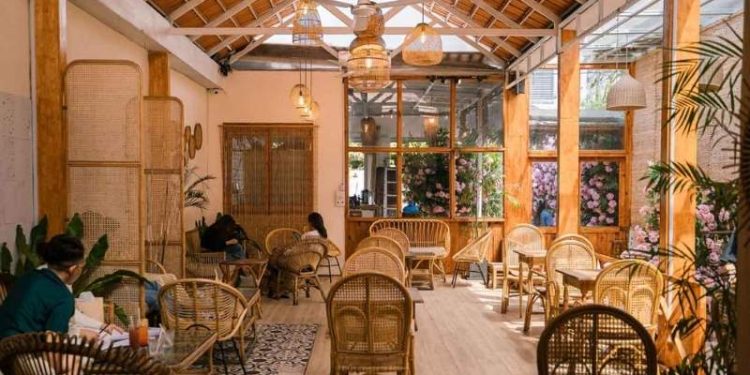 Thoải mái tán gẫu với 10 quán cà phê mở xuyên Tết ở TPHCM 11 Đón năm mới cùng bạn bè tại quán cà phê mở xuyên Tết ở Sài Gòn nào!