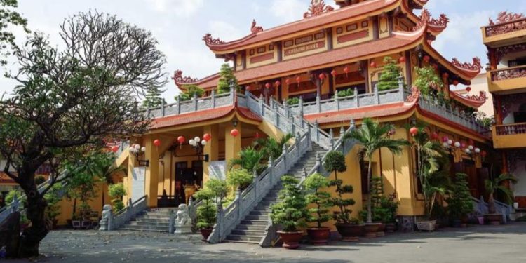 Tết đi chùa nào ở Sài Gòn? Ghé thăm 5 ngôi chùa đẹp, linh thiêng để cầu bình an 6 Tết đi chùa nào ở Sài Gòn để cầu an đầu năm?
