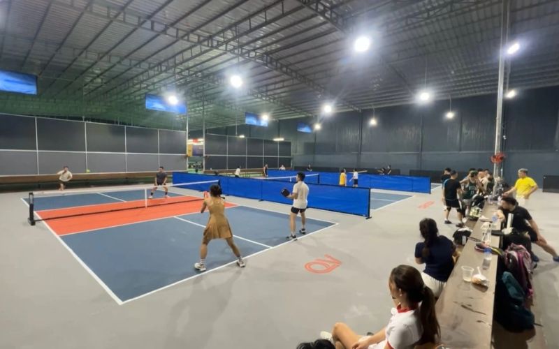 Sân Pickleball Quận 7 QVBadminton là địa điểm giải trí sở hữu nhiều tiện ích