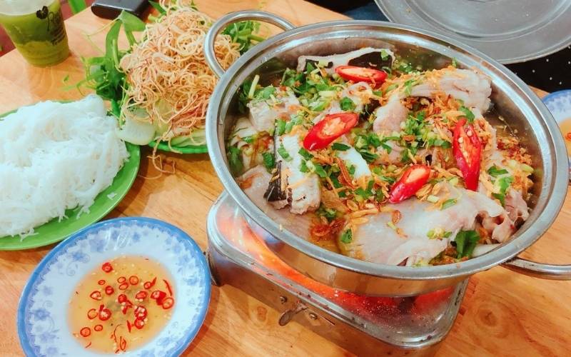 Lẩu cá đuối – món ăn đặc trưng của Vũng Tàu, sẽ làm bạn đắm chìm trong hương vị thơm ngon và nóng hổi