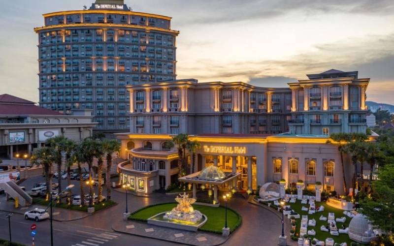 Tận hưởng kỳ nghỉ tuyệt vời tại Khách sạn The IMPERIAL Hotel, nơi mang đến sự sang trọng và dịch vụ đẳng cấp