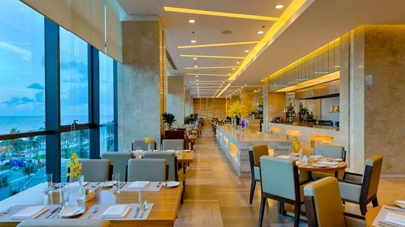 Quầy Skybar mang đến những bản nhạc sôi động, thú vị