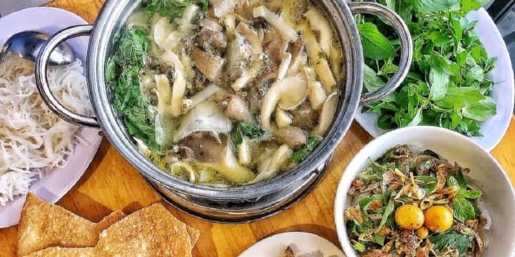 Lẩu gà lá é ngon nhất Hà Nội