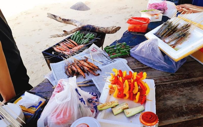 Bãi Rạng Đà Nẵng | Ốc đảo nghỉ dưỡng nên đến một lần 9 Du khách có thể chuẩn bị tiệc nướng BBQ khi cắm trại ở bãi Rạng