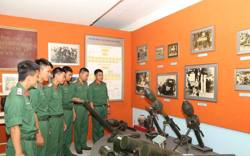 Bảo tàng Quân khu 5 Đà Nẵng - Hành trình khám phá đầy ý nghĩa 8 Khu vực trưng bày trong nhà là nơi lưu giữ hàng nghìn tư liệu, hình ảnh và kỷ vật chiến tranh