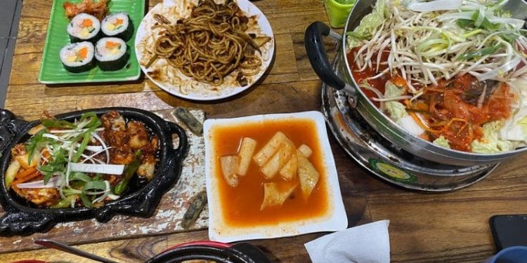 Bớp Bư Bự - Quán ăn Hàn Quốc thu hút đông đảo giới trẻ Đà Thành