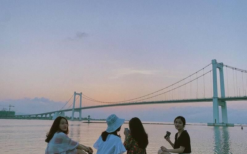 Khám Phá Cầu Thuận Phước - Cây Cầu Dây Văng Tại Đà Nẵng 8 Tổ chức Picnic với gia đình và bạn bè tại chân cầu