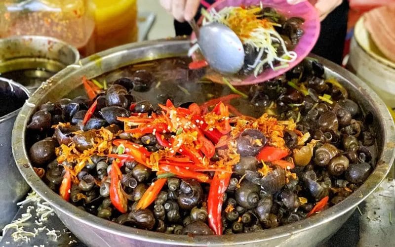 Ngao du khu chợ Bắc Mỹ An | Thiên đường ẩm thực bậc nhất Đà Nẵng 9 Chợ Bắc Mỹ An cực kỳ nổi tiếng với món ốc hút