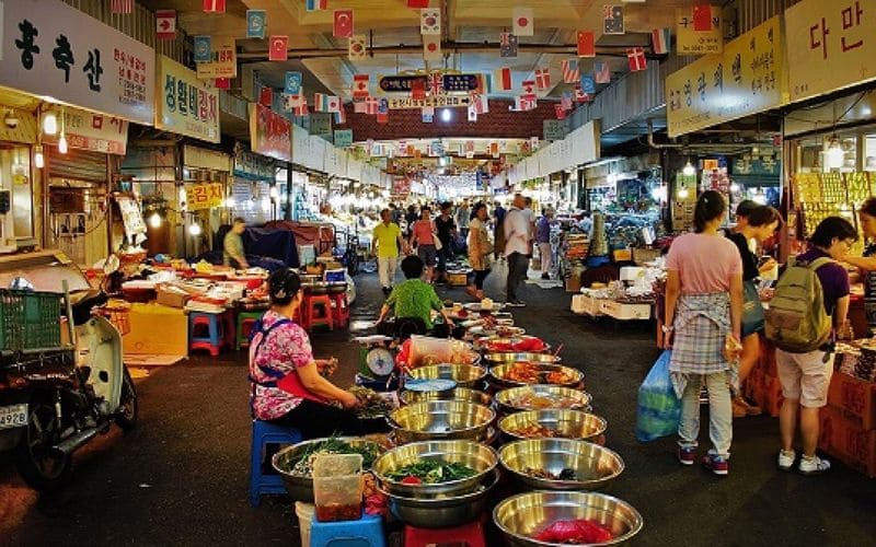 Chợ Hàn Đà Nẵng - Khu chợ ẩm thực và mua sắm nổi tiếng lâu đời 10 Thưởng thức ẩm thực đa dạng tại khu chợ Hàn