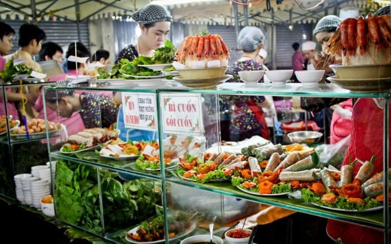 Chợ Hòa Cường | Khu chợ không bao giờ ngủ ở Đà Nẵng 10 Nhiều quầy hàng ẩm thực phục vụ đa dạng các món ăn đặc sản miền Trung