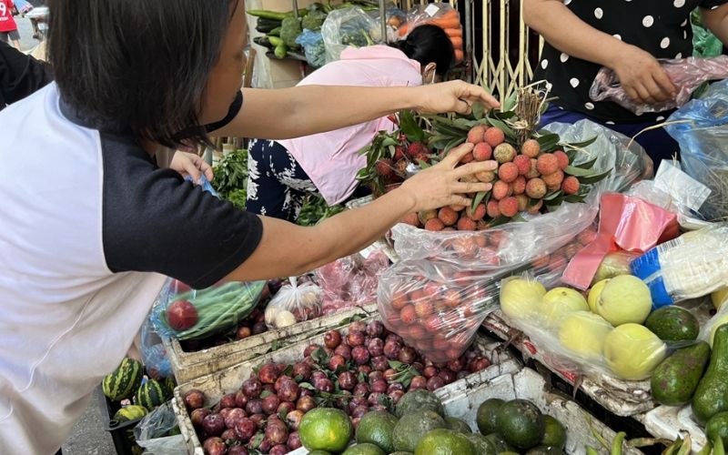 Chợ Hòa Khánh | Thiên đường mua sắm nhộn nhịp nhất Đà Nẵng 13 Khi đến chợ, bạn nên lựa chọn các loại trang phục đơn giản nhất