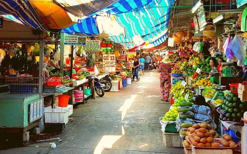 Chợ Tân Chính - Nơi hội tụ những nét văn hóa của người Đà Nẵng 6 Chợ Tân Chính bán đa dạng các loại hàng hóa và trái cây