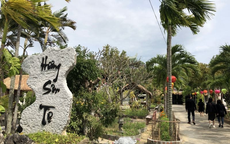 Chùa Hương Sơn Đà Nẵng – Điểm đến bình yên và linh thiêng 7 Chùa Hương Sơn thu hút nhiều phật tử và du khách ghé đến