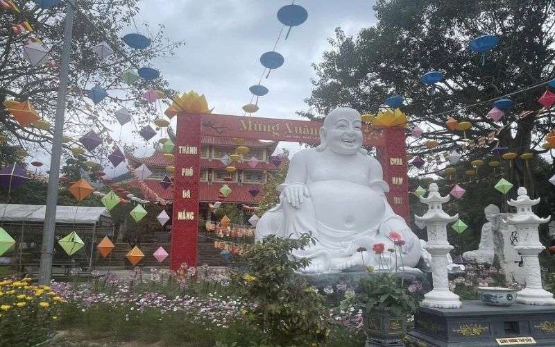 Chùa Nam Hải Đà Nẵng - Điểm đến tâm linh thanh tịnh 8 Không gian tâm linh tại chùa hàng ngày