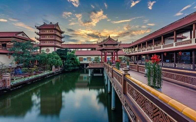 Chùa Nam Sơn - Trải nghiệm văn hóa tâm linh tại Đà Nẵng 12 Khu vực Hồ Phóng Sanh tại chùa Nam Sơn