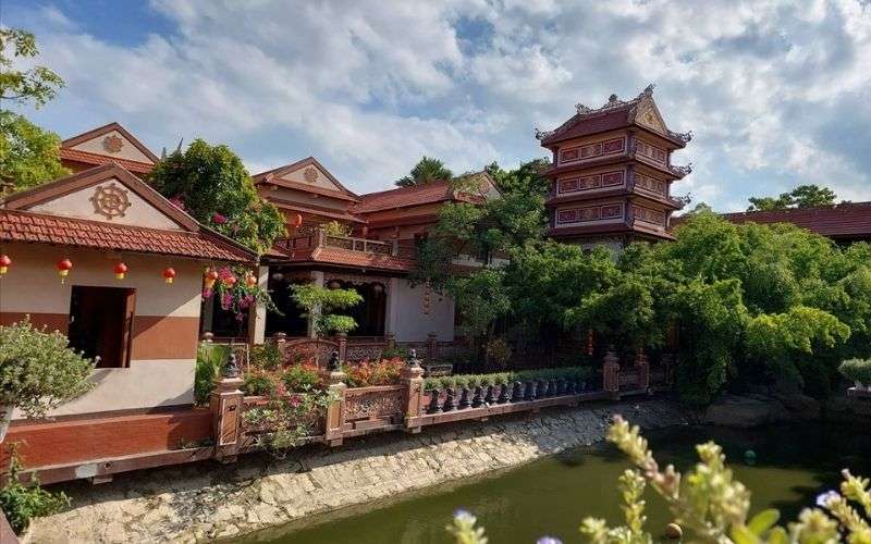 Chùa Nam Sơn - Trải nghiệm văn hóa tâm linh tại Đà Nẵng 18 Khu vườn chùa xanh mát của chùa Nam Sơn
