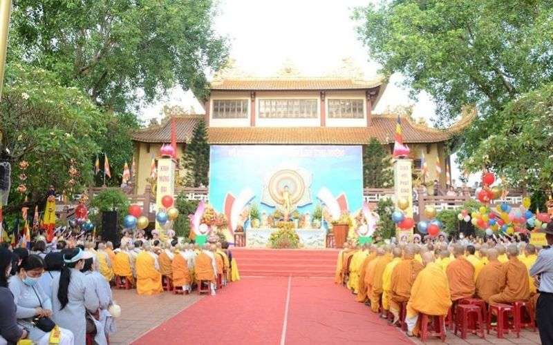 Chùa Pháp Lâm Đà Nẵng - Khám phá tượng Phật Di Lặc Vàng 11 Hoạt động tổ chức lễ hội tại chùa Pháp Lâm