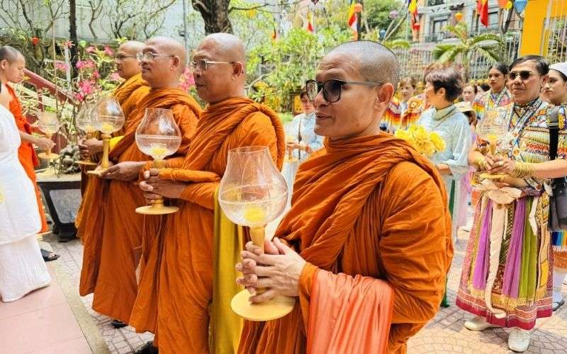 Chùa Tam Bảo Đà Nẵng - Điểm đến tâm linh Phật giáo Nam Tông 8 Khu vực sảnh chính tại chùa Tam Bảo
