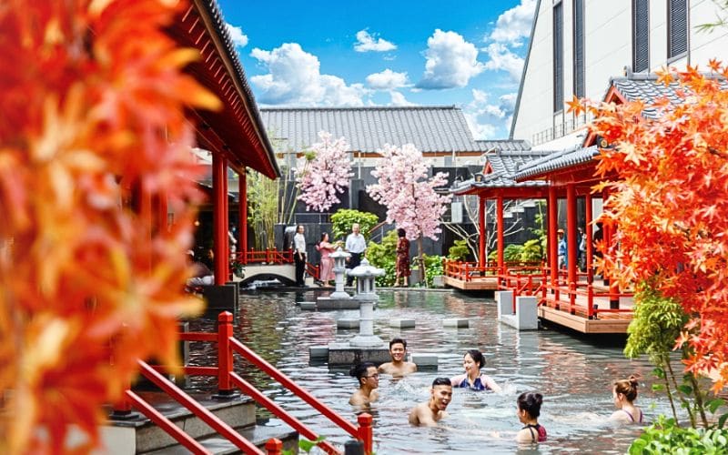 Hình ảnh khu tắm nóng tự nhiên và giàu khoáng chất tại Mikazuki