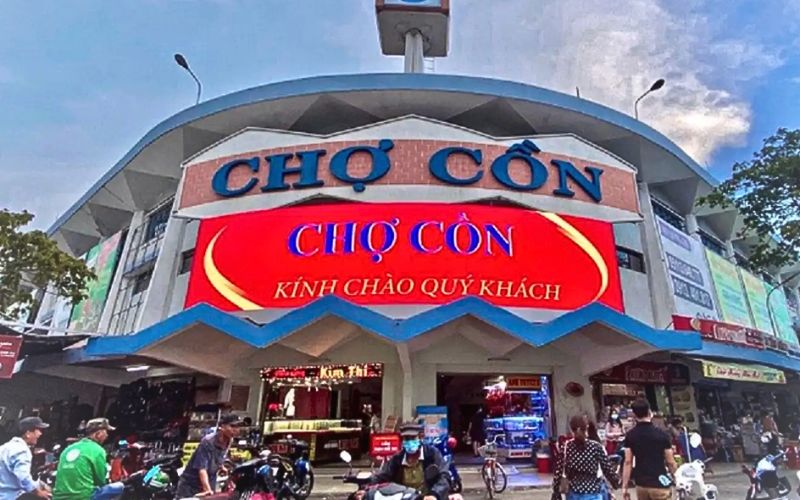 Chợ Cồn là điểm đến du lịch nổi tiếng gần khu Mikazuki