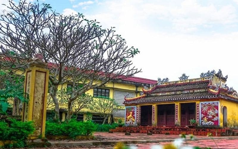Làng nghề bánh tráng Túy Loan - Nơi tô điểm ẩm thực miền Trung 10 Cổng làng Túy Loan vô cùng trang nghiêm vẫn trường tồn theo thời gian
