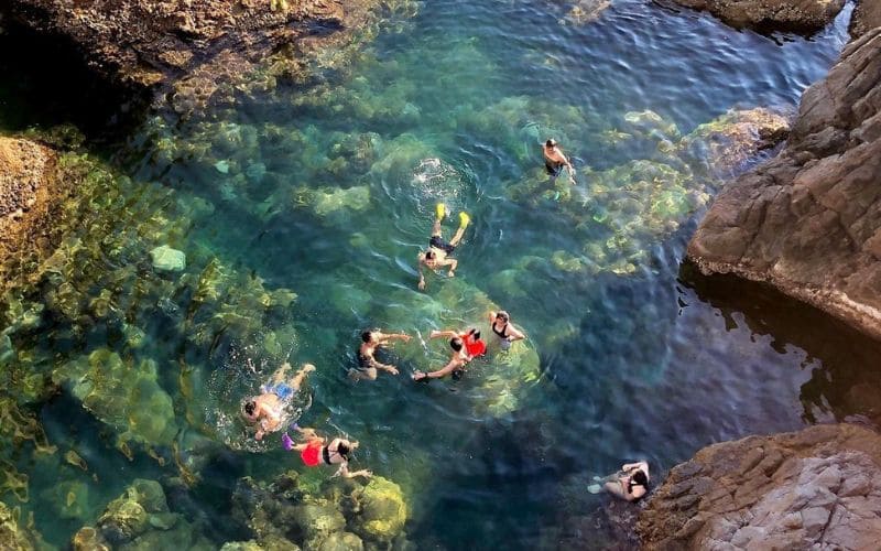 Mũi Nghê Sơn Trà - Chốn bình yên giữa biển trời Đà Nẵng 14 Thả mình cùng hồ nước xanh mát ở Mũi nghê