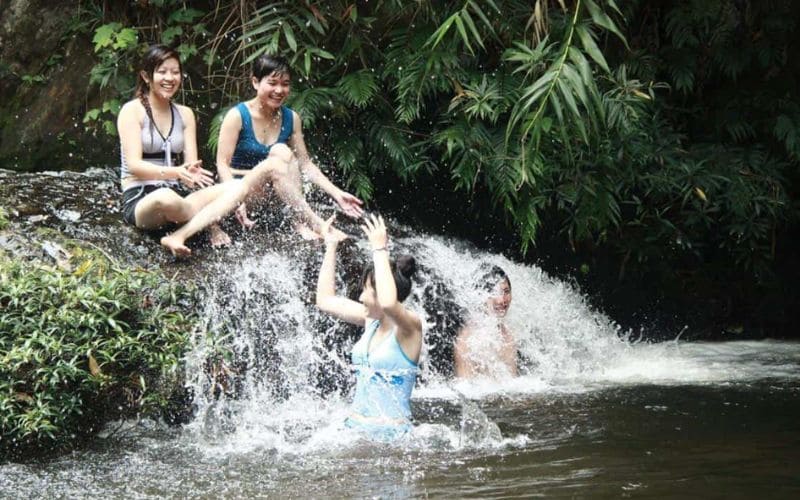Ngầm Đôi Đà Nẵng - Tuyệt tác thiên nhiên giữa núi rừng miền Trung 8 Ngầm Đôi Đà Nẵng mang vẻ đẹp của sự bình yên và thơ mộng