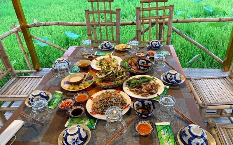 Ngầm Đôi Đà Nẵng - Tuyệt tác thiên nhiên giữa núi rừng miền Trung 13 Có thể đặt trước các món ăn tại các quán trong khu vực Ngầm Đôi
