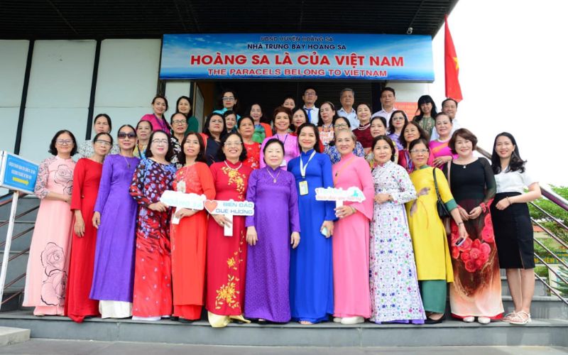 Nhà Trưng bày Hoàng Sa: Minh chứng chủ quyền biển đảo Việt Nam 8 Quý du khách có thể lựa chọn trang phục truyền thống khi đến thăm quan