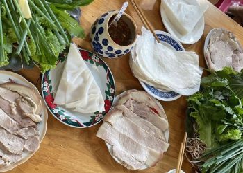 Quán Mậu Đà Nẵng - Thưởng thức bánh tráng cuốn thịt heo xứ Quảng