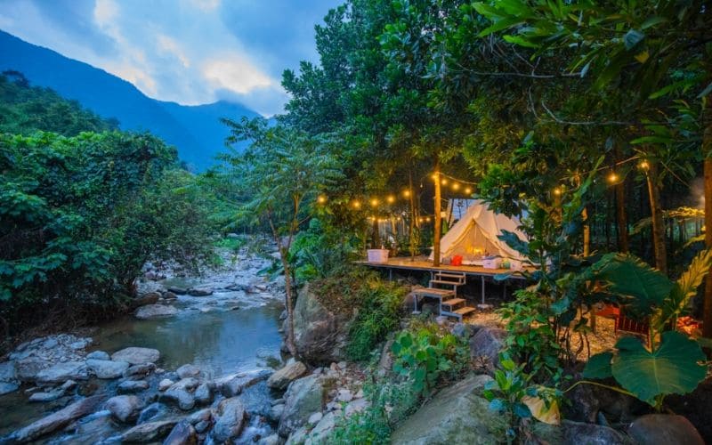 Suối Đá Đà Nẵng - Địa điểm camping chất lượng nhất năm 2025 11 Cắm trại qua đêm tại suối đá sẽ giúp bạn gần gũi với thiên nhiên