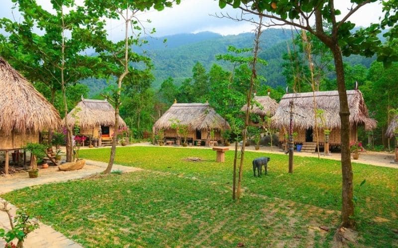 Khu du lịch Suối Hoa Đà Nẵng - Điểm đến tuyệt vời cho mọi kỳ nghỉ 9 Khu nhà sàn của người Cơ Tu sinh sống bên trong khu du lịch