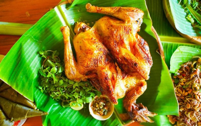 Khu du lịch Suối Hoa Đà Nẵng - Điểm đến tuyệt vời cho mọi kỳ nghỉ 11 Món gà gùi Phú Túc ăn cùng rau rừng được rất nhiều du khách ưa chuộng