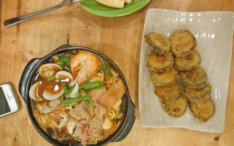 Zé Food - Tiệm gà rán và lẩu ly ngon “quên lối về” tại Đà Nẵng 6 Zé Food - Quán ăn vặt mang đậm màu sắc “Xứ sở kim chỉ”